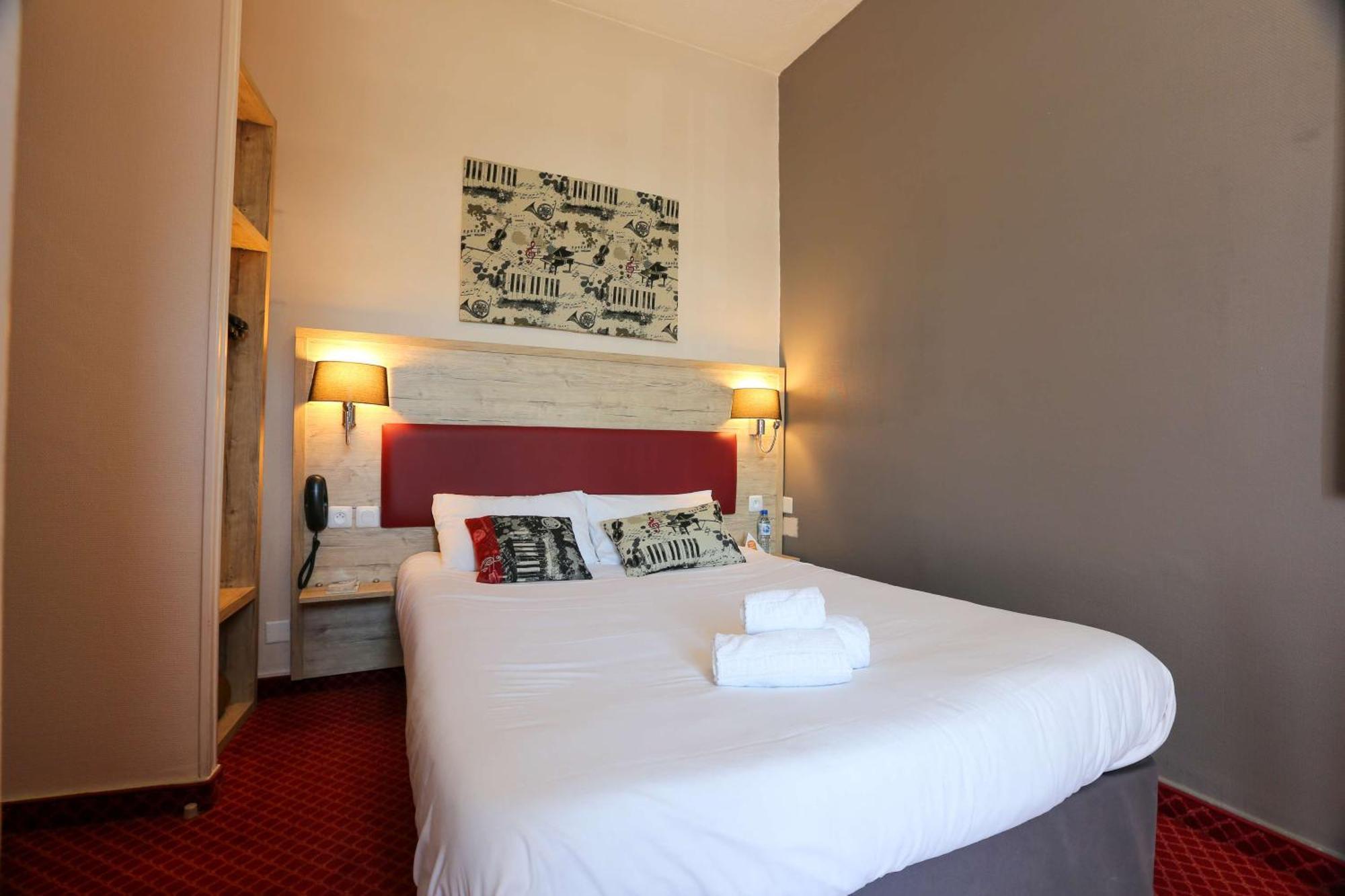 Brit Hotel Bleu Nuit ساتْ المظهر الخارجي الصورة