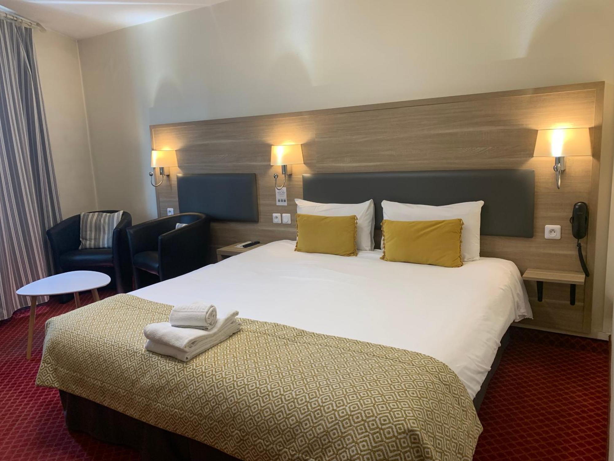 Brit Hotel Bleu Nuit ساتْ المظهر الخارجي الصورة