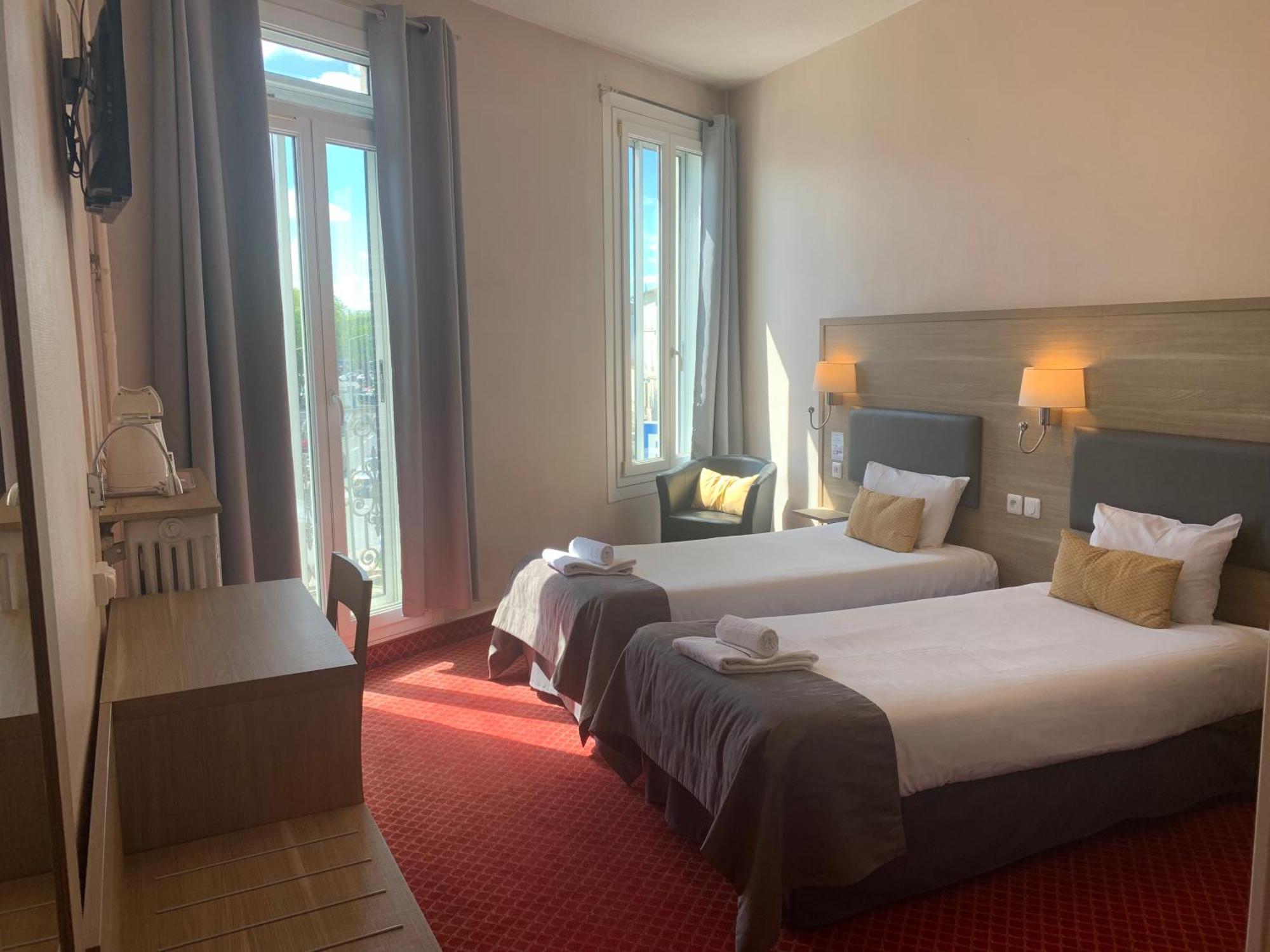 Brit Hotel Bleu Nuit ساتْ المظهر الخارجي الصورة