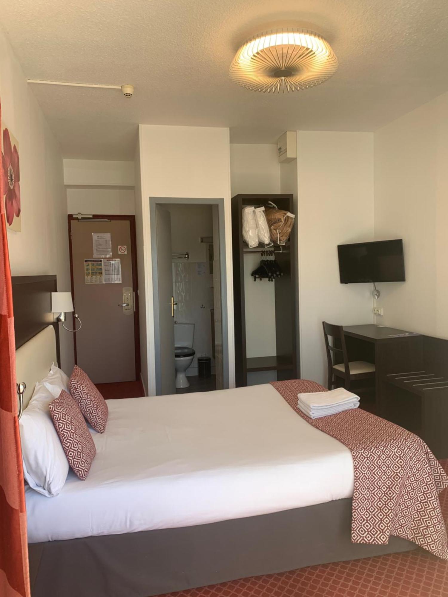 Brit Hotel Bleu Nuit ساتْ المظهر الخارجي الصورة