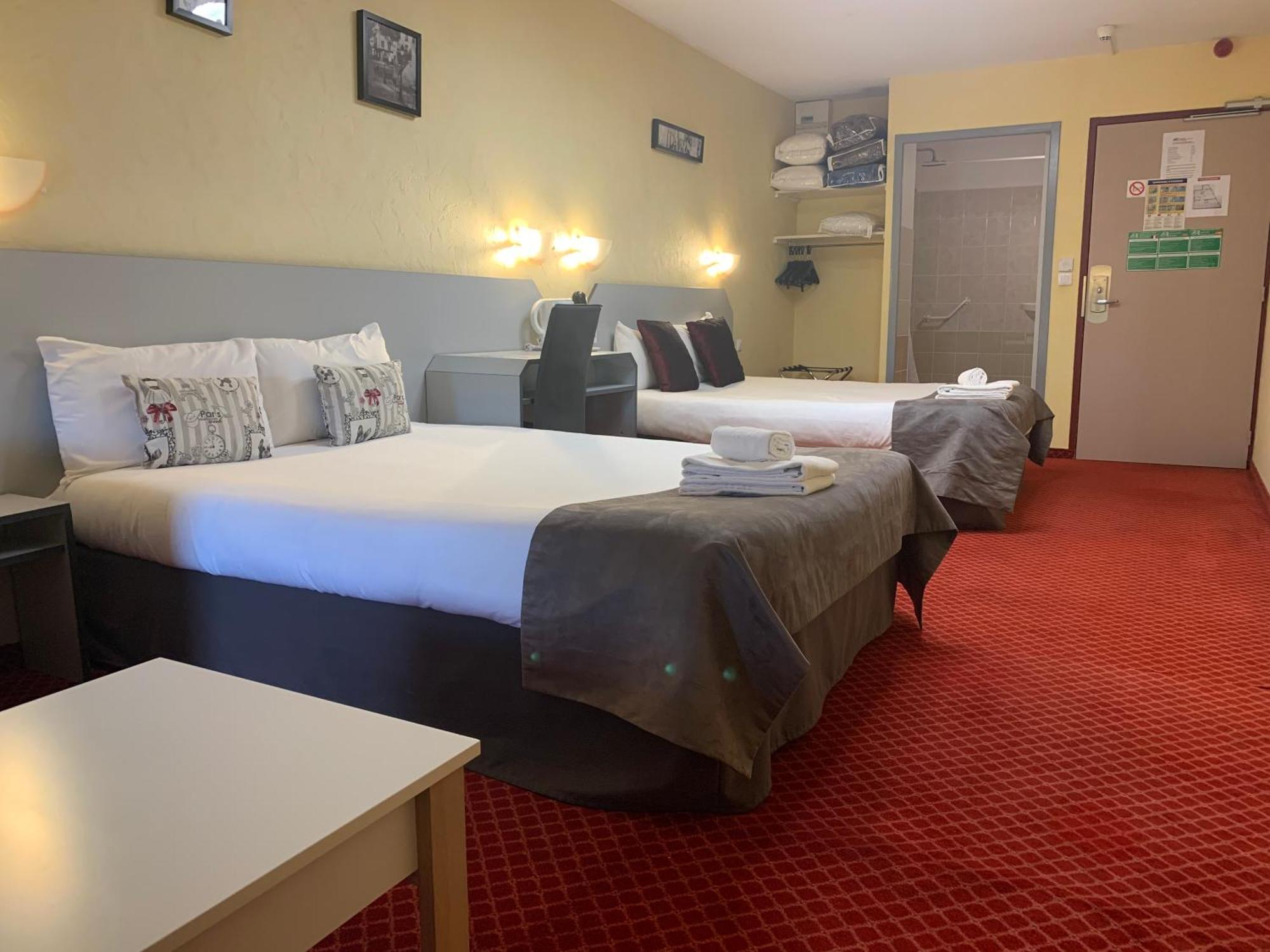 Brit Hotel Bleu Nuit ساتْ المظهر الخارجي الصورة