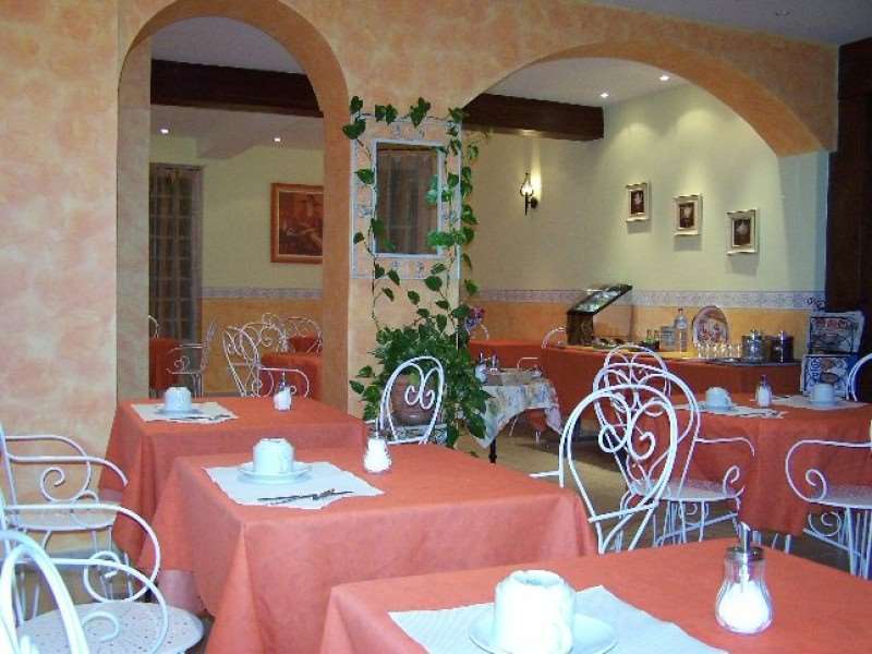 Brit Hotel Bleu Nuit ساتْ المطعم الصورة